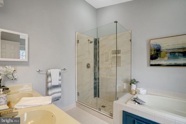 6331 CROOKED OAK LN, Falls Church, VA 22042