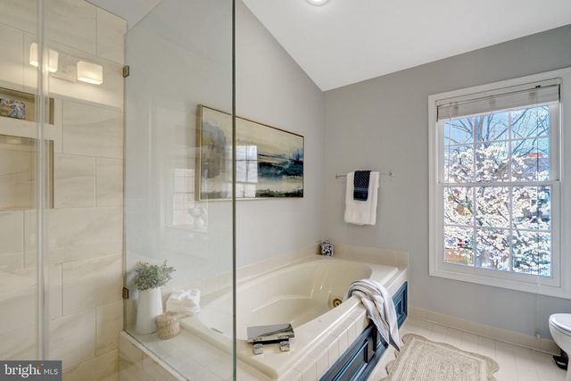 6331 CROOKED OAK LN, Falls Church, VA 22042