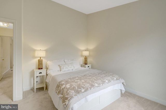 6331 CROOKED OAK LN, Falls Church, VA 22042