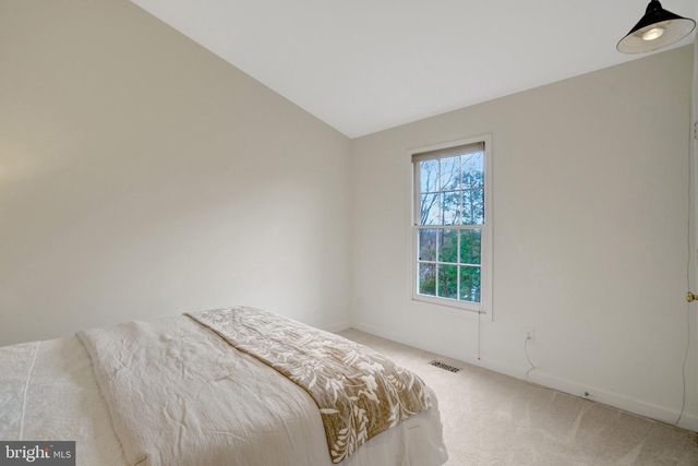 6331 CROOKED OAK LN, Falls Church, VA 22042