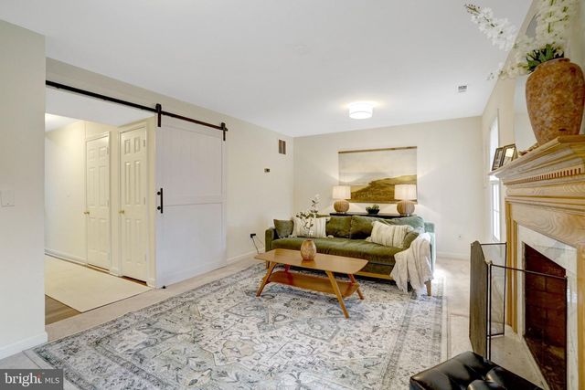 6331 CROOKED OAK LN, Falls Church, VA 22042