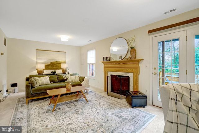 6331 CROOKED OAK LN, Falls Church, VA 22042