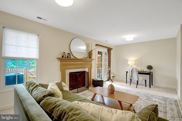 6331 CROOKED OAK LN, Falls Church, VA 22042