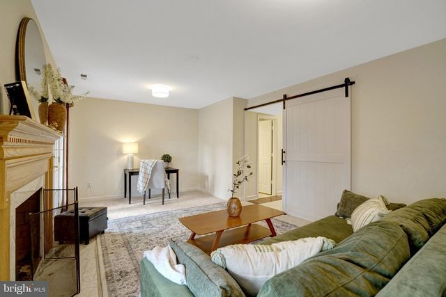 6331 CROOKED OAK LN, Falls Church, VA 22042