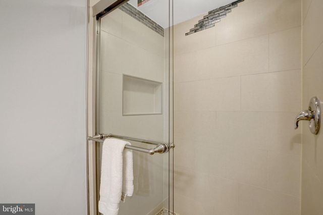 6331 CROOKED OAK LN, Falls Church, VA 22042