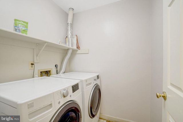 6331 CROOKED OAK LN, Falls Church, VA 22042