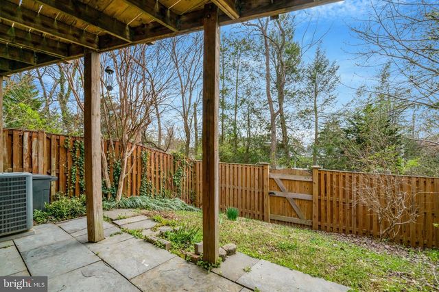 6331 CROOKED OAK LN, Falls Church, VA 22042