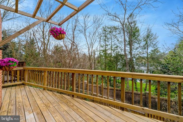 6331 CROOKED OAK LN, Falls Church, VA 22042