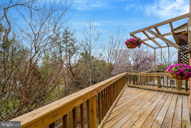 6331 CROOKED OAK LN, Falls Church, VA 22042