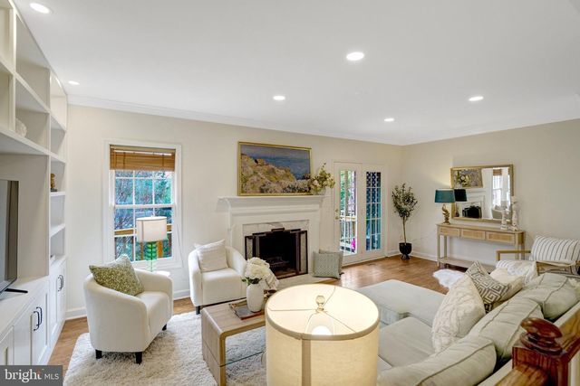 6331 CROOKED OAK LN, Falls Church, VA 22042