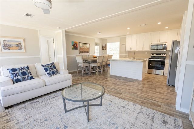 100 Tanglewood, Somerville, TX 77879