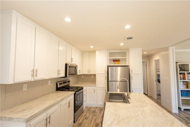 100 Tanglewood, Somerville, TX 77879