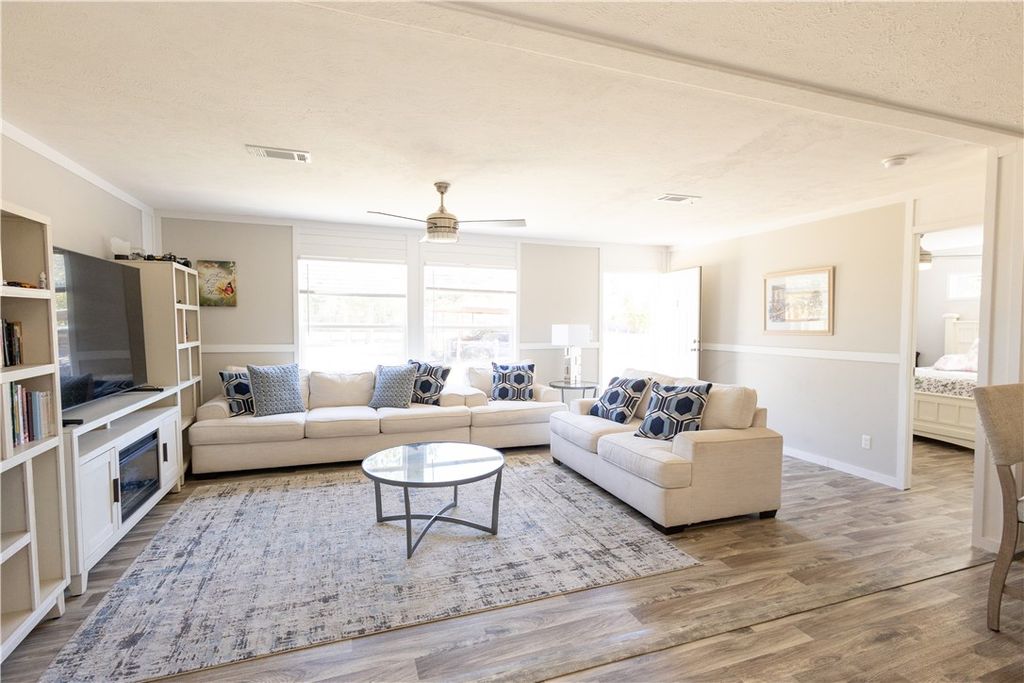 100 Tanglewood, Somerville, TX 77879