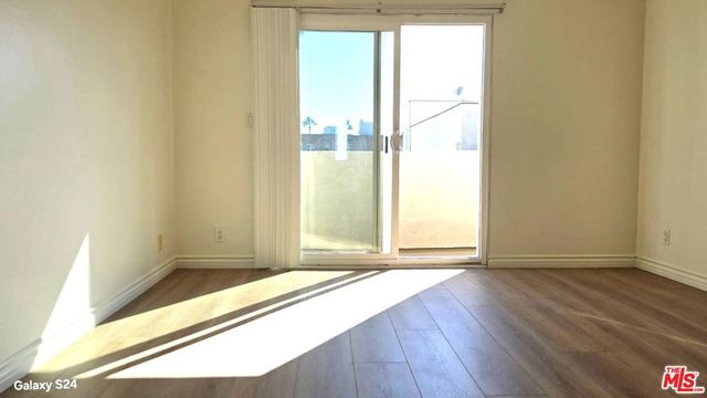 140 N Berendo Street 2, Los Angeles, CA 90004