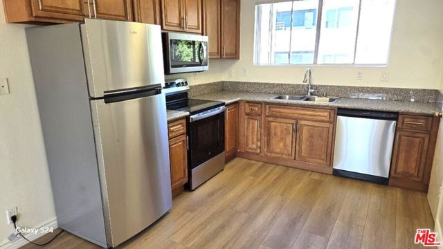 140 N Berendo Street 2, Los Angeles, CA 90004