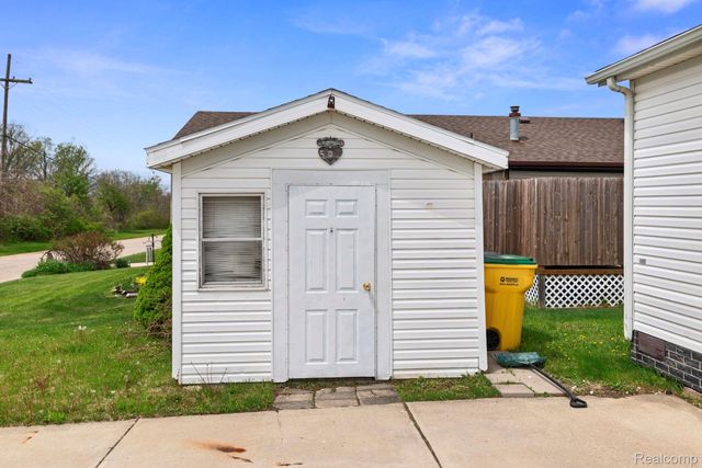 9740 Hathaway Drive, Salem Township, MI 48167