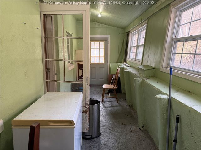 1105 1st Avenue S, Nitro, WV 25143