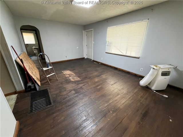 1105 1st Avenue S, Nitro, WV 25143