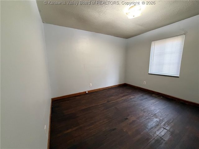 1105 1st Avenue S, Nitro, WV 25143