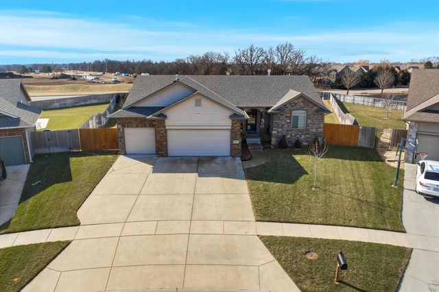 1130 N Lake Ridge Ct, Derby, KS 67037