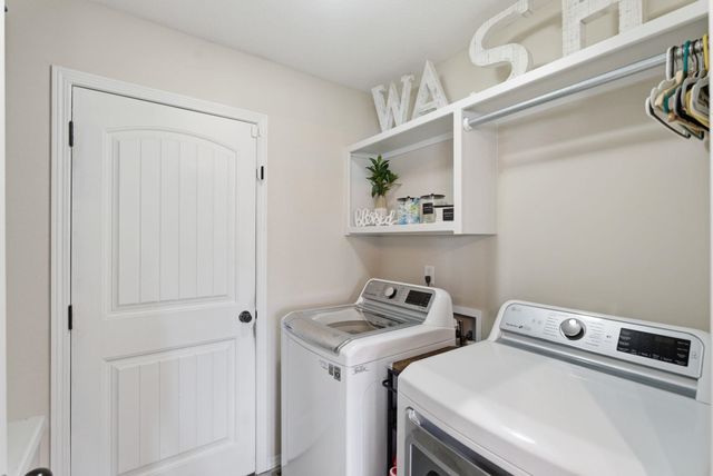 1130 N Lake Ridge Ct, Derby, KS 67037