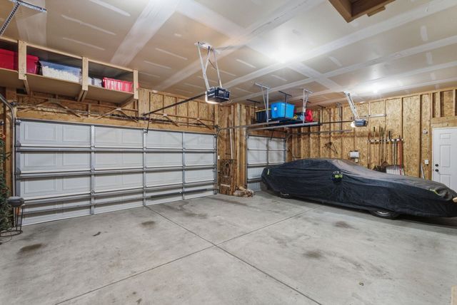 1130 N Lake Ridge Ct, Derby, KS 67037