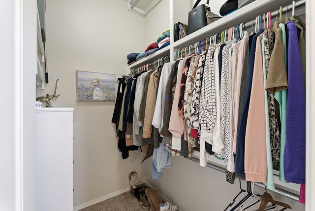 1130 N Lake Ridge Ct, Derby, KS 67037