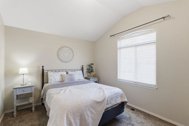 1130 N Lake Ridge Ct, Derby, KS 67037