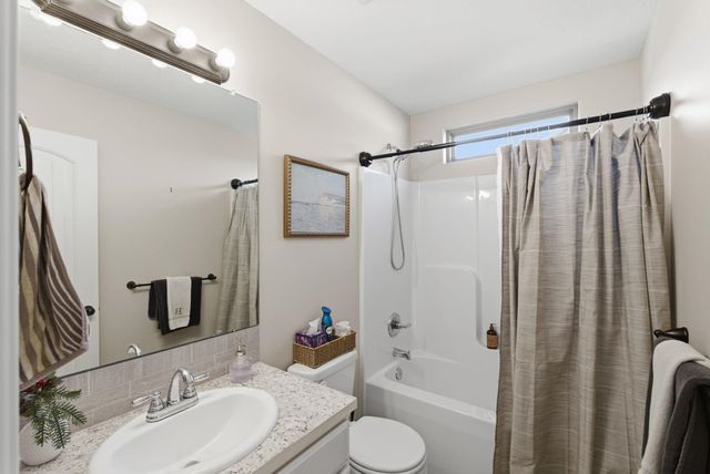 1130 N Lake Ridge Ct, Derby, KS 67037