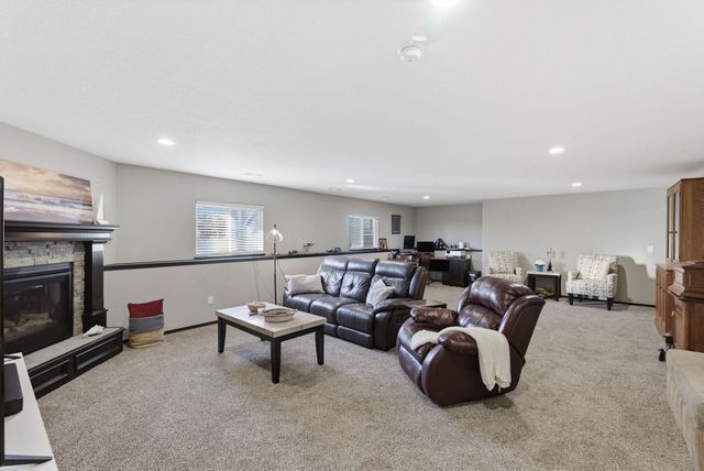 1130 N Lake Ridge Ct, Derby, KS 67037