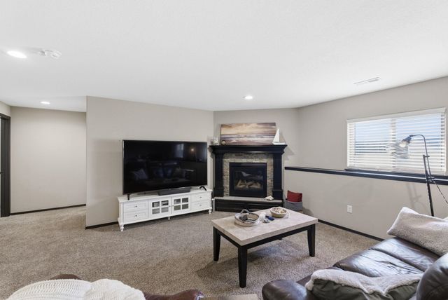 1130 N Lake Ridge Ct, Derby, KS 67037