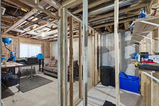 1130 N Lake Ridge Ct, Derby, KS 67037