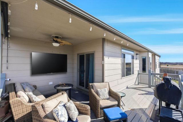 1130 N Lake Ridge Ct, Derby, KS 67037