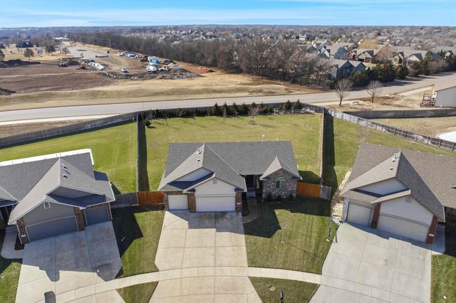 1130 N Lake Ridge Ct, Derby, KS 67037