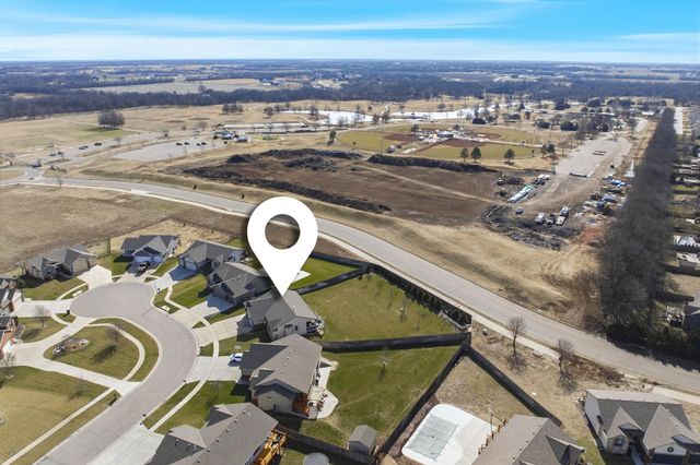 1130 N Lake Ridge Ct, Derby, KS 67037