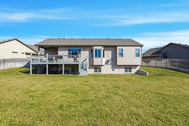 1130 N Lake Ridge Ct, Derby, KS 67037