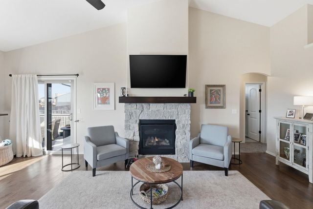 1130 N Lake Ridge Ct, Derby, KS 67037