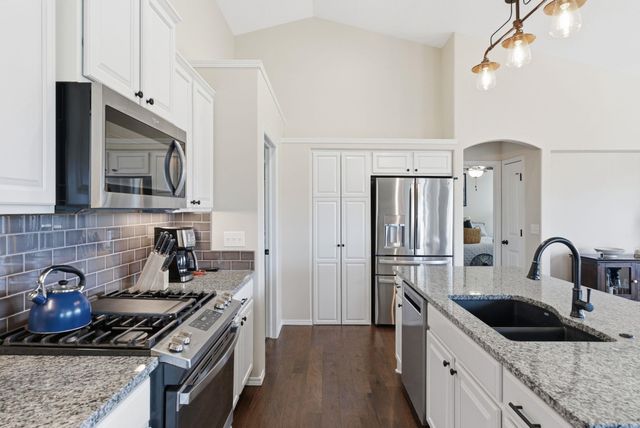 1130 N Lake Ridge Ct, Derby, KS 67037