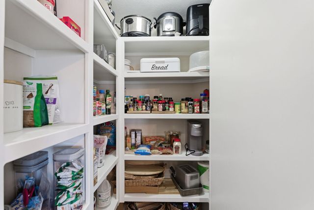 1130 N Lake Ridge Ct, Derby, KS 67037