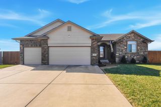 1130 N Lake Ridge Ct, Derby, KS 67037