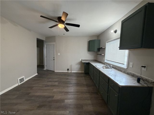 15340 Yorick Avenue Lower, Cleveland, OH 44110