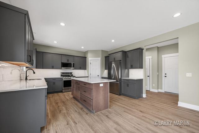 1845 Stratford Lane NW, Grand Rapids, MI 49534