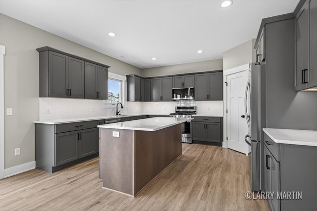 1845 Stratford Lane NW, Grand Rapids, MI 49534
