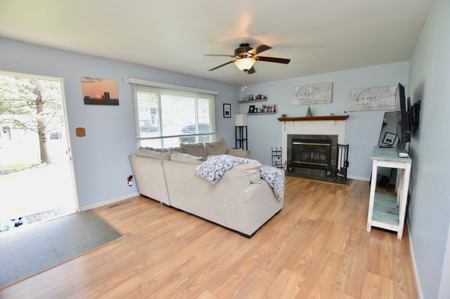 3206 W Hunter Path, Mchenry, IL 60050