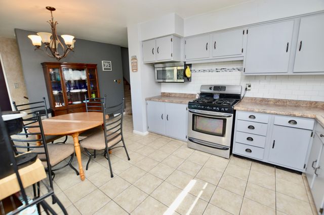 3206 W Hunter Path, Mchenry, IL 60050