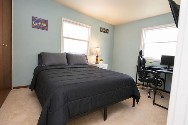 3206 W Hunter Path, Mchenry, IL 60050
