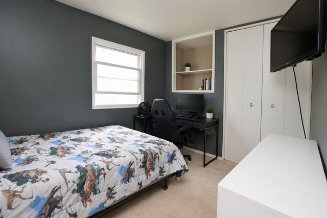 3206 W Hunter Path, Mchenry, IL 60050
