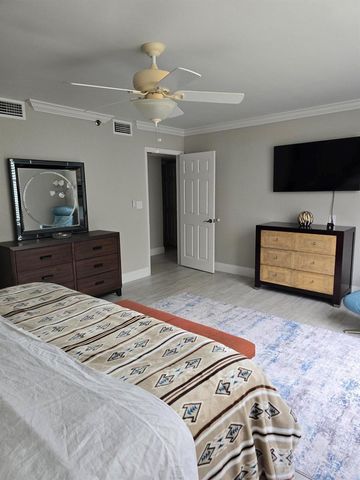 7580 Regency Lake Drive 402, Boca Raton, FL 33433