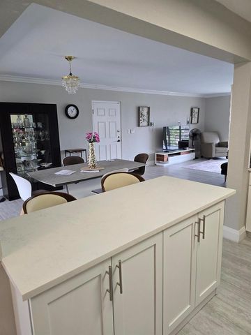 7580 Regency Lake Drive 402, Boca Raton, FL 33433
