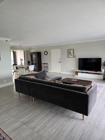 7580 Regency Lake Drive 402, Boca Raton, FL 33433